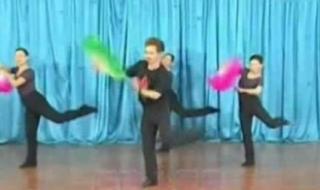 扇子舞风含情水含笑