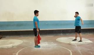 原地掷铅球 原地掷铅球